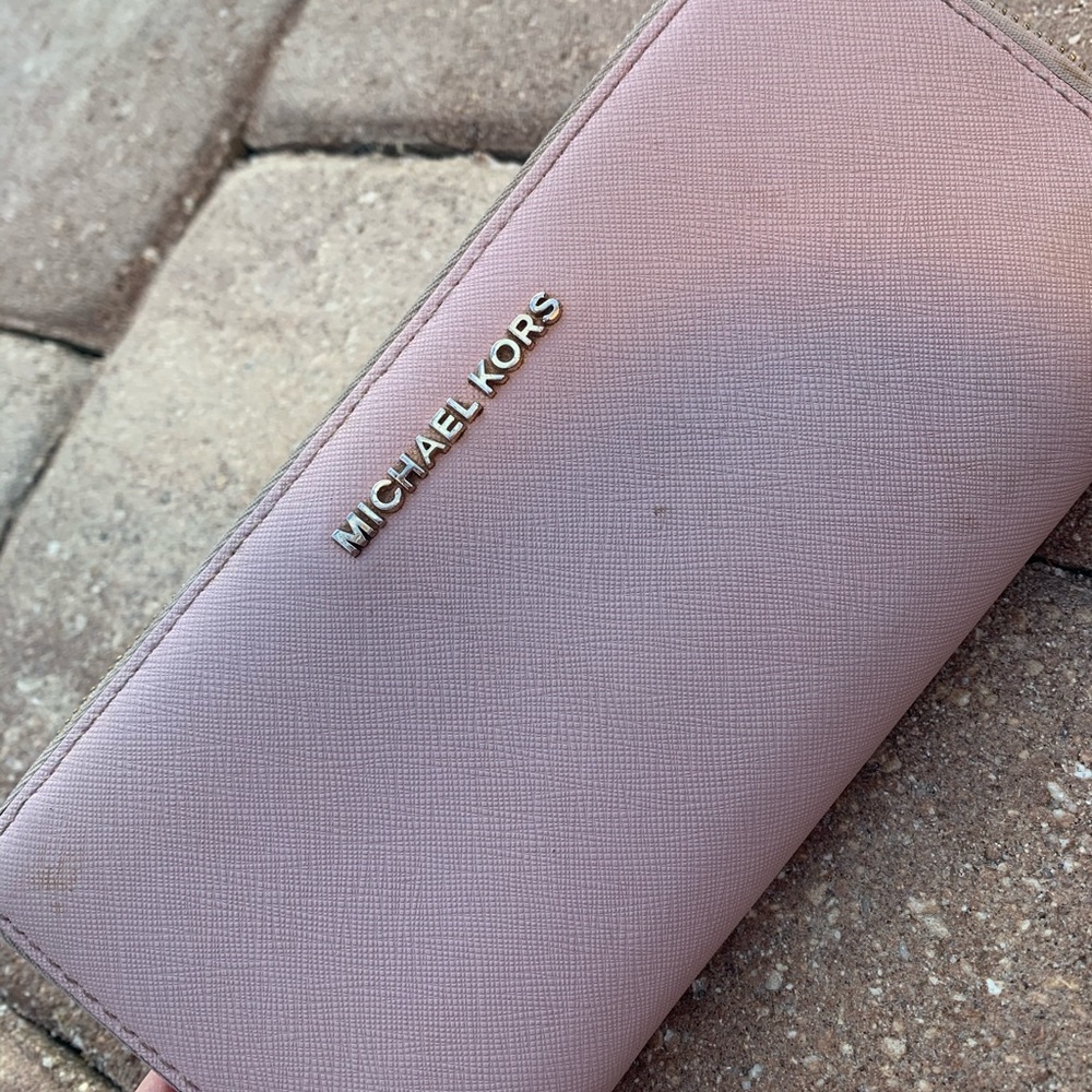 PINK MICHAEL KORS WALLET